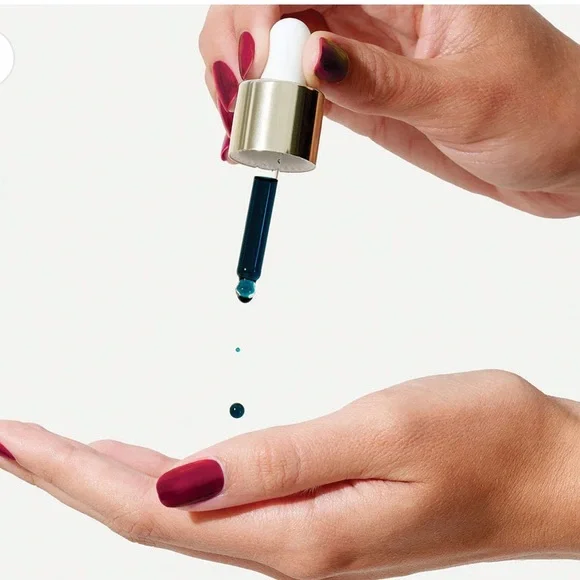 Sunday Riley LUNA Retinol Sleeping Night Oil - Picture 4 of 4